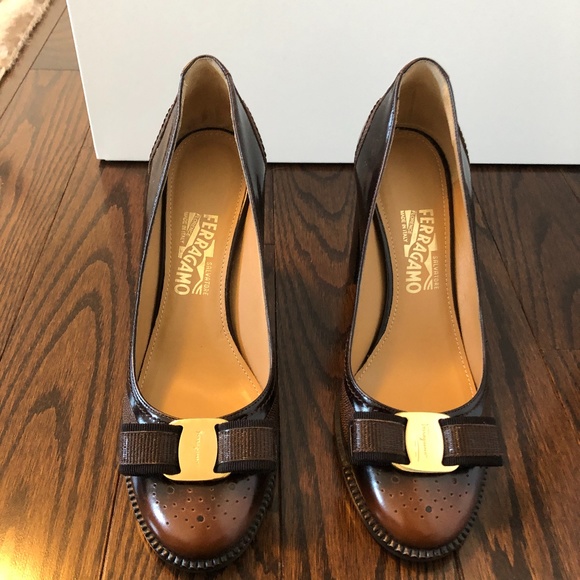 Salvatore Ferragamo brogue style brown pumps - Picture 2 of 7